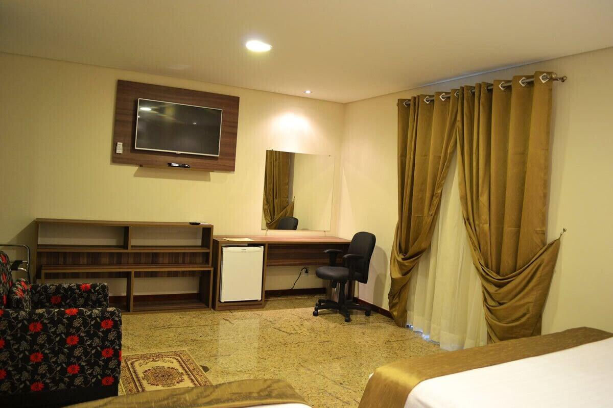 Colonial Plaza Hotel Пиндамонянгаба Екстериор снимка