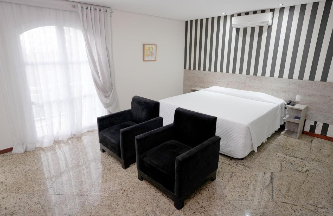 Colonial Plaza Hotel Пиндамонянгаба Екстериор снимка