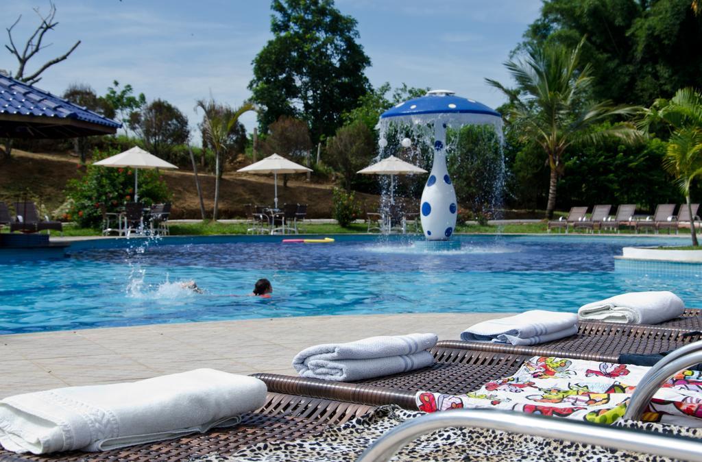Colonial Plaza Hotel Пиндамонянгаба Екстериор снимка