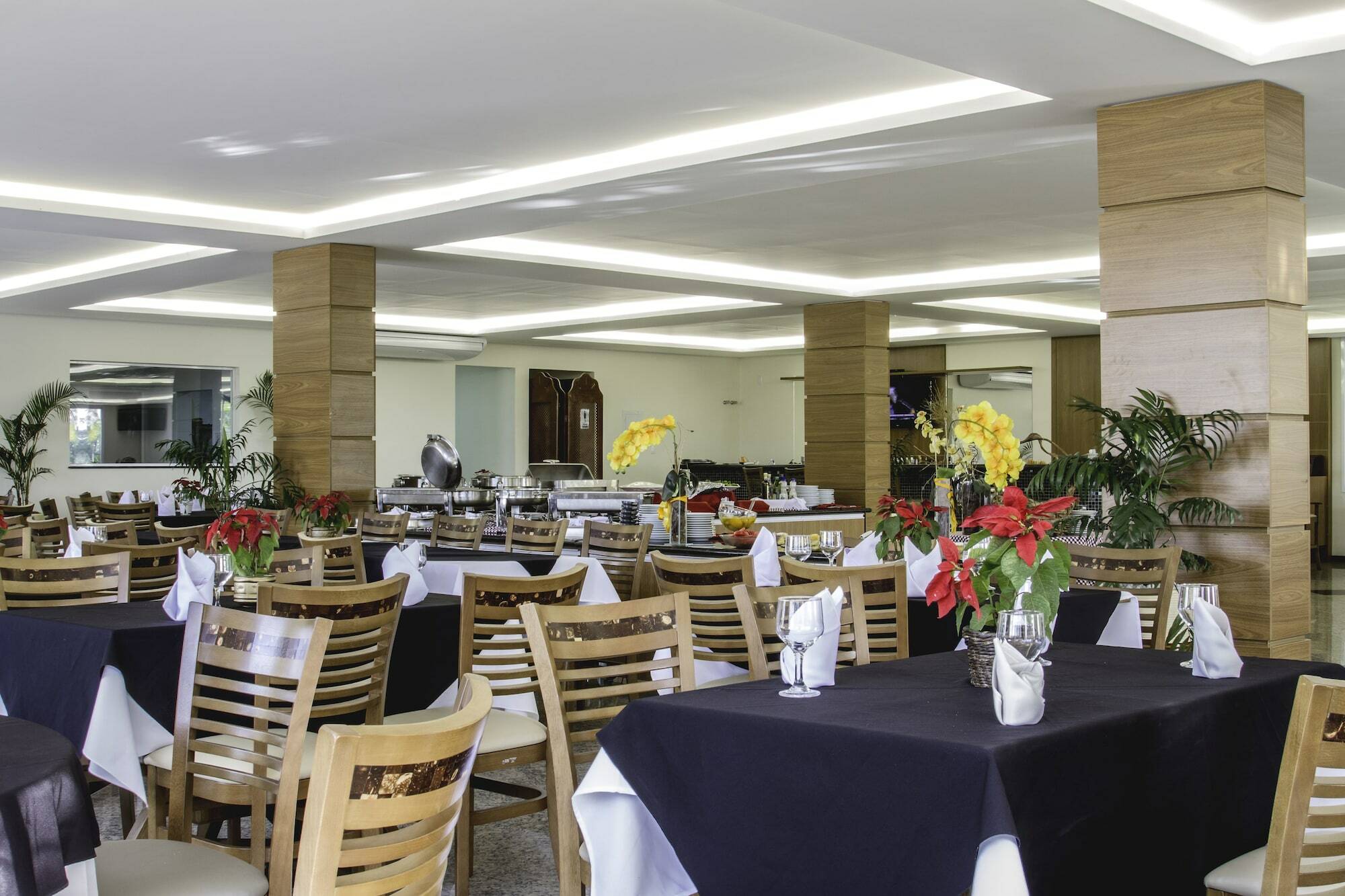 Colonial Plaza Hotel Пиндамонянгаба Екстериор снимка