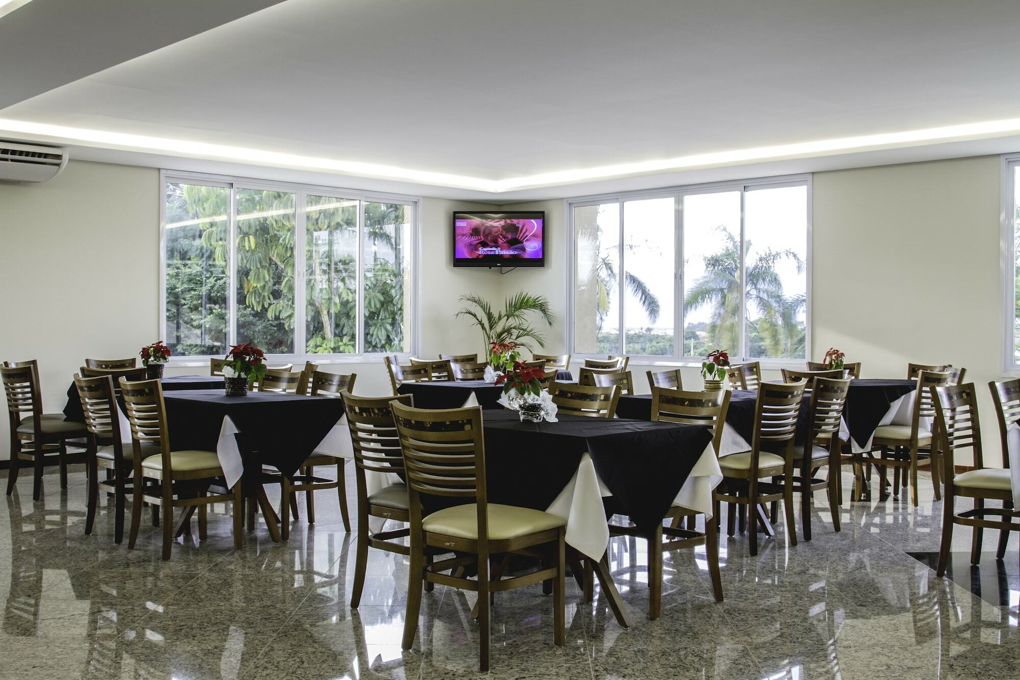 Colonial Plaza Hotel Пиндамонянгаба Екстериор снимка